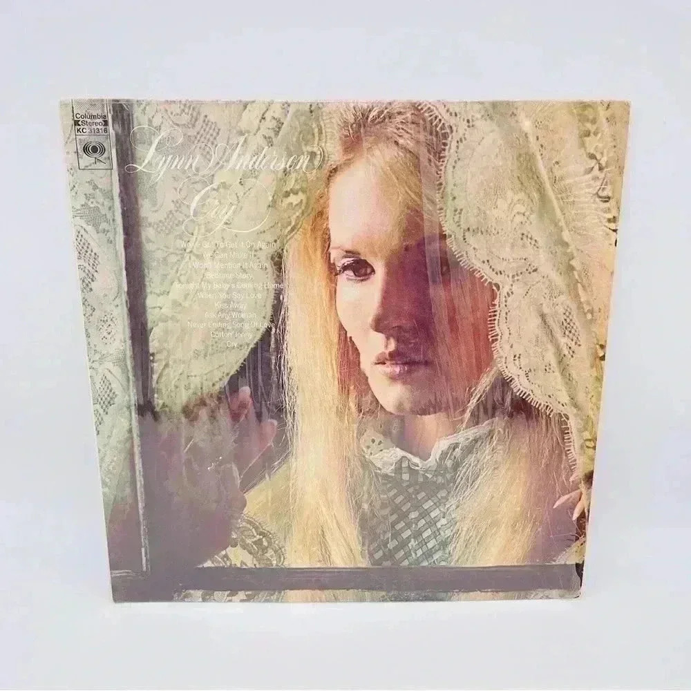 Vintage Vinyl Lynn Anderson "Cry" Album LP